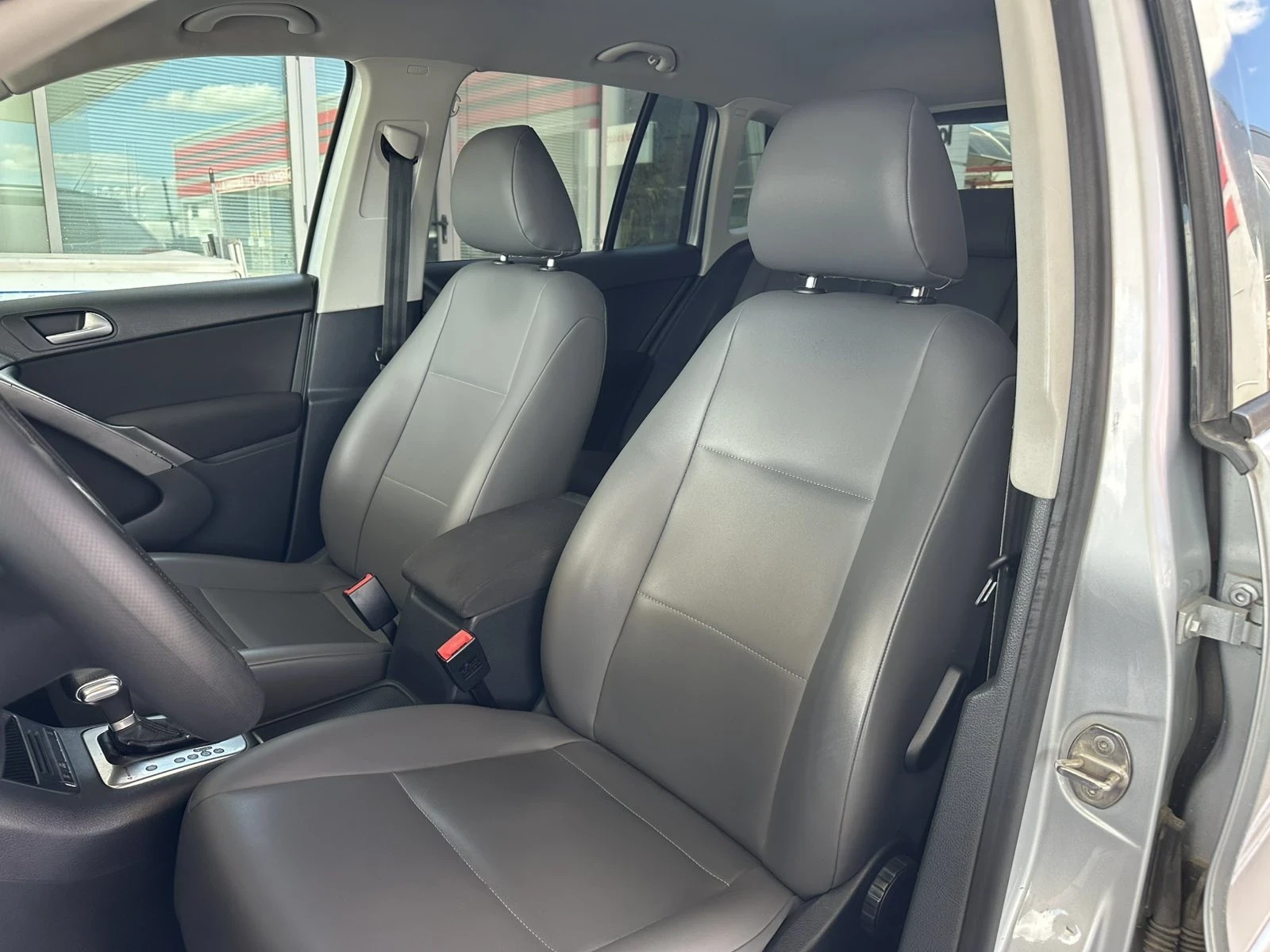 VW Tiguan 2000TDI, снимка 12 - Автомобили и джипове - 54972554