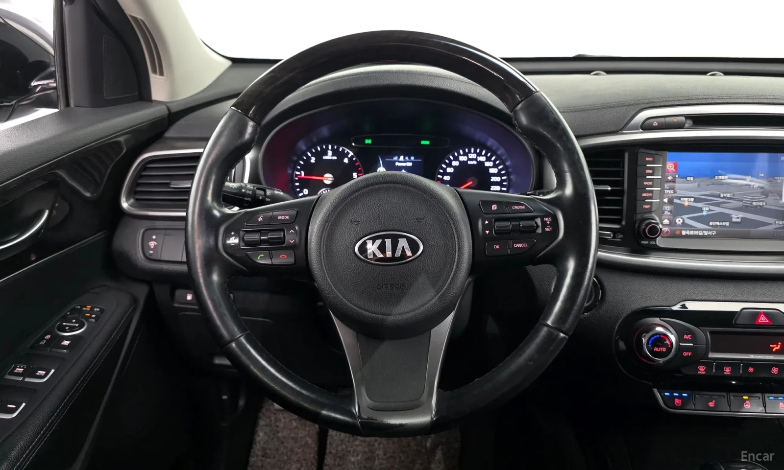 Kia Sorento 4x4\2.2 Diesel\Топ Оферта, снимка 13 - Автомобили и джипове - 55584654