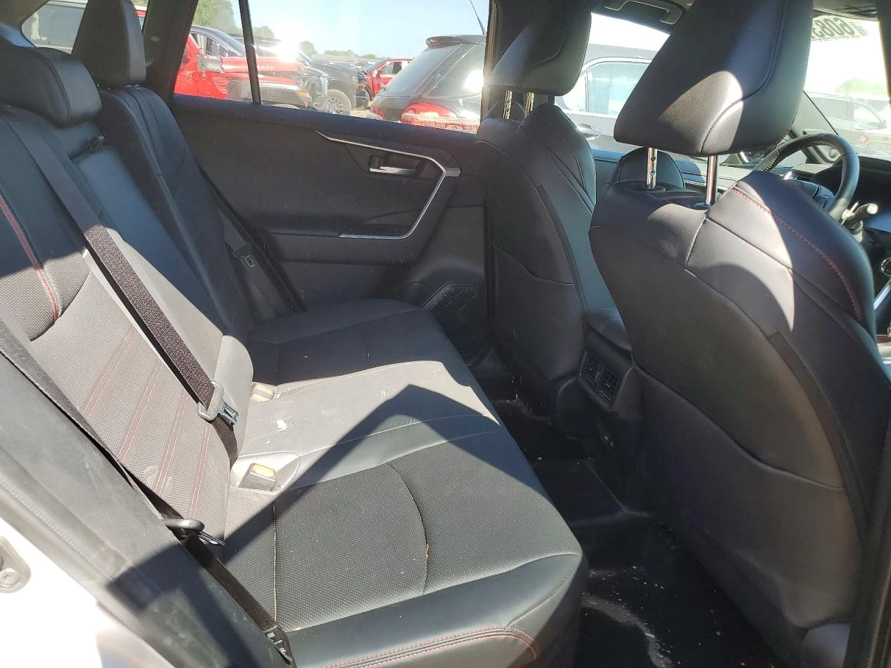 Toyota Rav4 PHEV* XSE* КОЖА* ПОДГРЕВ* ПАНО* КАМЕРА* , снимка 11 - Автомобили и джипове - 55690021