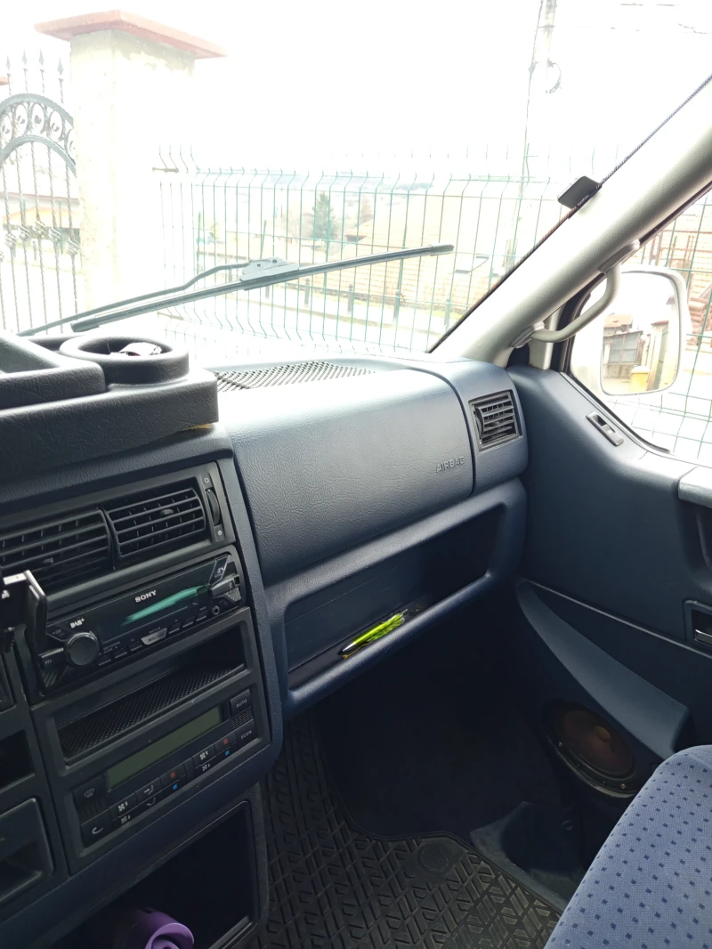 VW Caravelle, снимка 13 - Бусове и автобуси - 52591679