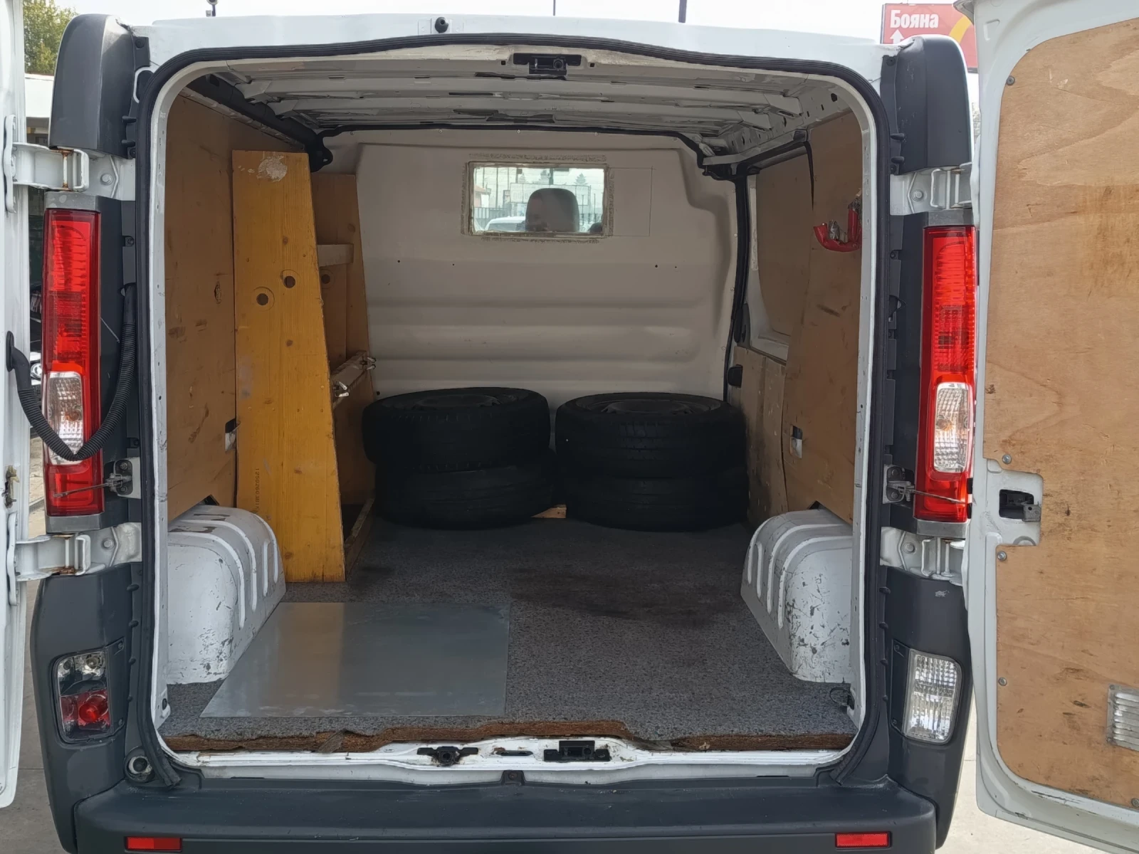 Renault Trafic 2.0tdci, снимка 12 - Бусове и автобуси - 56634275
