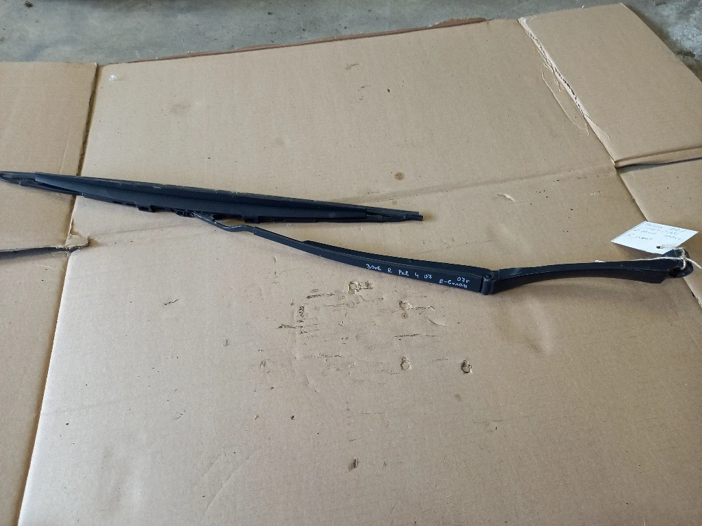 Рамо чистачка дясно Тойота Рав4 (9)