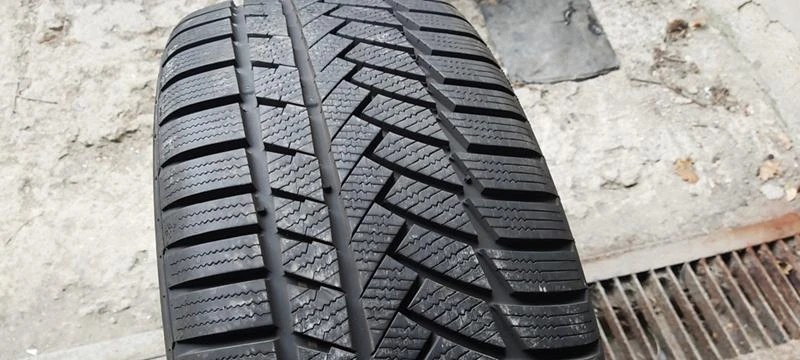 Гуми Зимни 245/45R18, снимка 1 - Гуми и джанти - 30924765