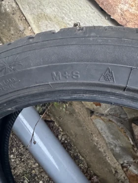 Гуми Зимни 225/45R19, снимка 3 - Гуми и джанти - 53166179