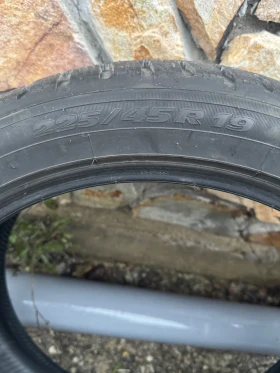 Гуми Зимни 225/45R19, снимка 2 - Гуми и джанти - 53166179