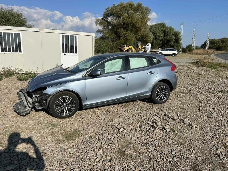 Volvo V40 2.0 diz, снимка 4 - Автомобили и джипове - 47433362