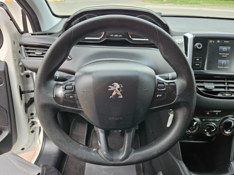 Peugeot 208 1.4 Бенз/Газ, 08.2015г., снимка 9 - Автомобили и джипове - 45317227