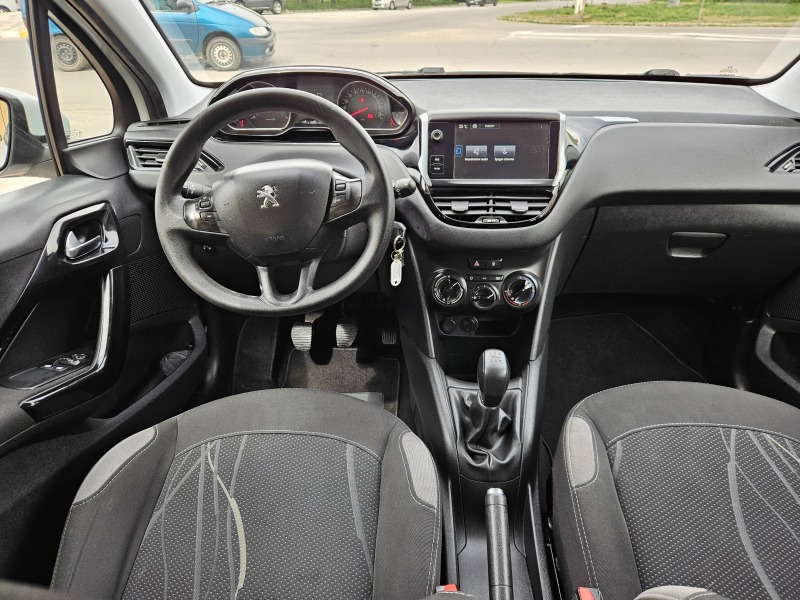 Peugeot 208 1.4 Бенз/Газ, 08.2015г., снимка 8 - Автомобили и джипове - 45317227