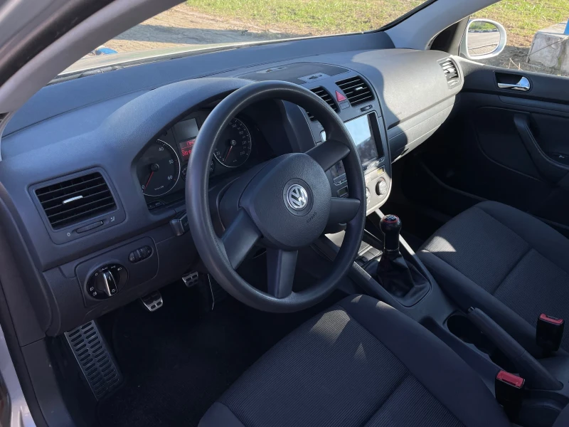 VW Golf 1.9 TDI, 105 к.с., Климатроник, снимка 9 - Автомобили и джипове - 47425924