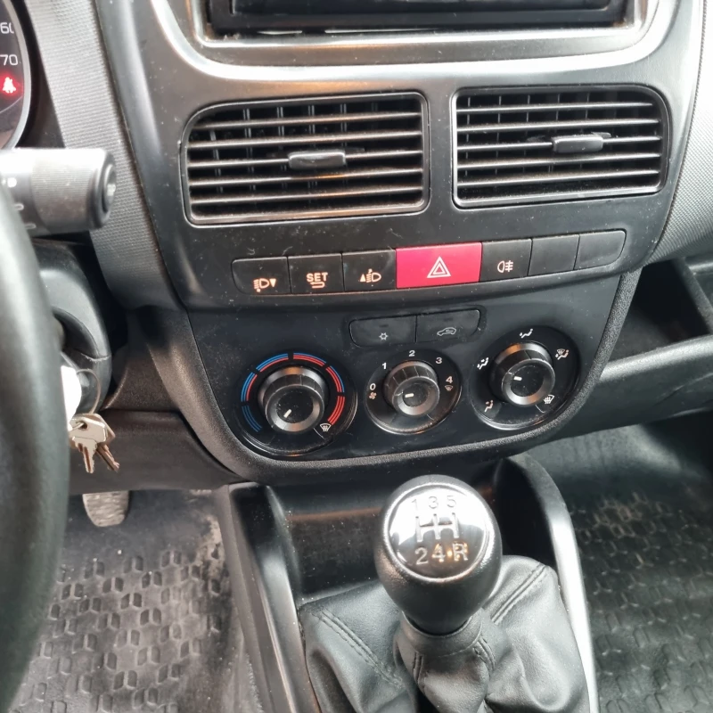 Fiat Doblo 1.3 75кс Evro 5B, снимка 13 - Автомобили и джипове - 49610633