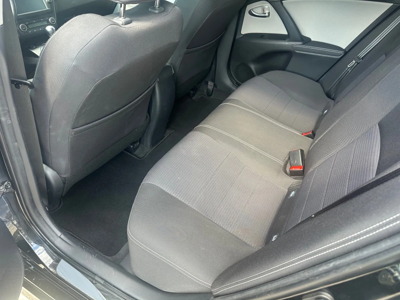 Toyota Avensis 2.0 D4D, снимка 9 - Автомобили и джипове - 50129419