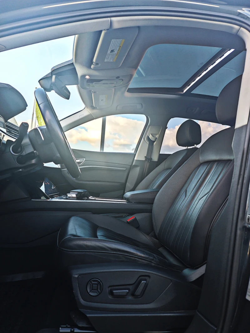 Audi E-Tron 50* ПАНОРАМА* КОЖА* ФУЛ* НОВА* 4х4* SOH95%, снимка 10 - Автомобили и джипове - 52920966