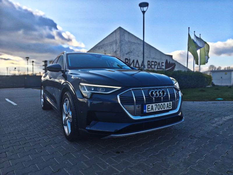 Audi E-Tron 50* ПАНОРАМА* КОЖА* ФУЛ* НОВА* 4х4* SOH95%, снимка 2 - Автомобили и джипове - 52920966