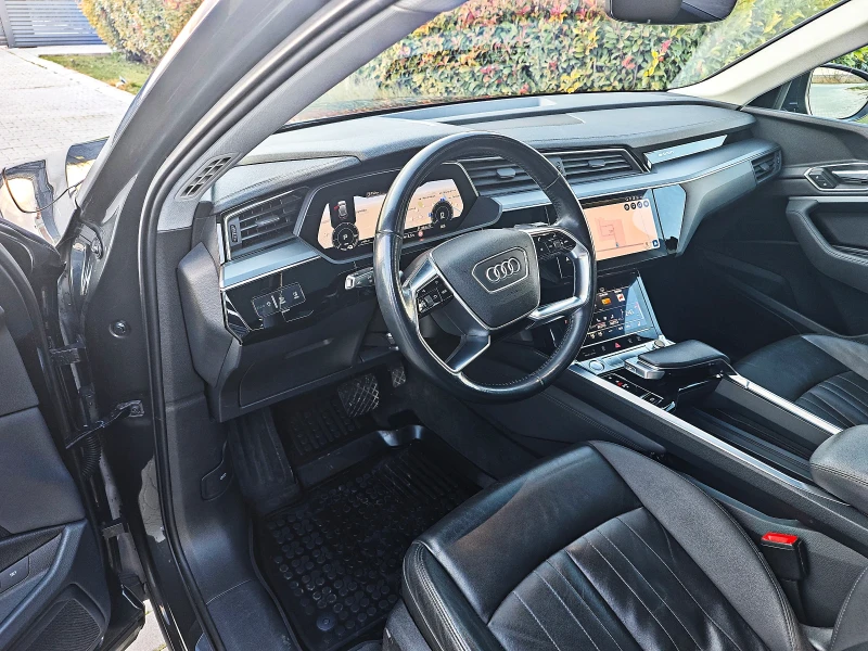 Audi E-Tron 50* ПАНОРАМА* КОЖА* ФУЛ* НОВА* 4х4* SOH95%, снимка 9 - Автомобили и джипове - 52920966