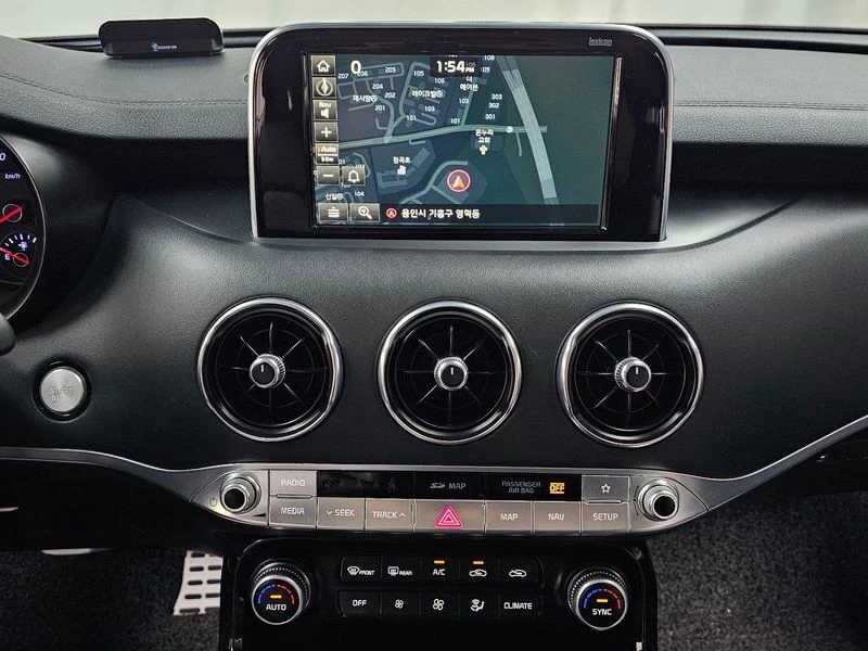 Kia Stinger 2.0 Turbo 2WD| 255к.с., снимка 11 - Автомобили и джипове - 56170113