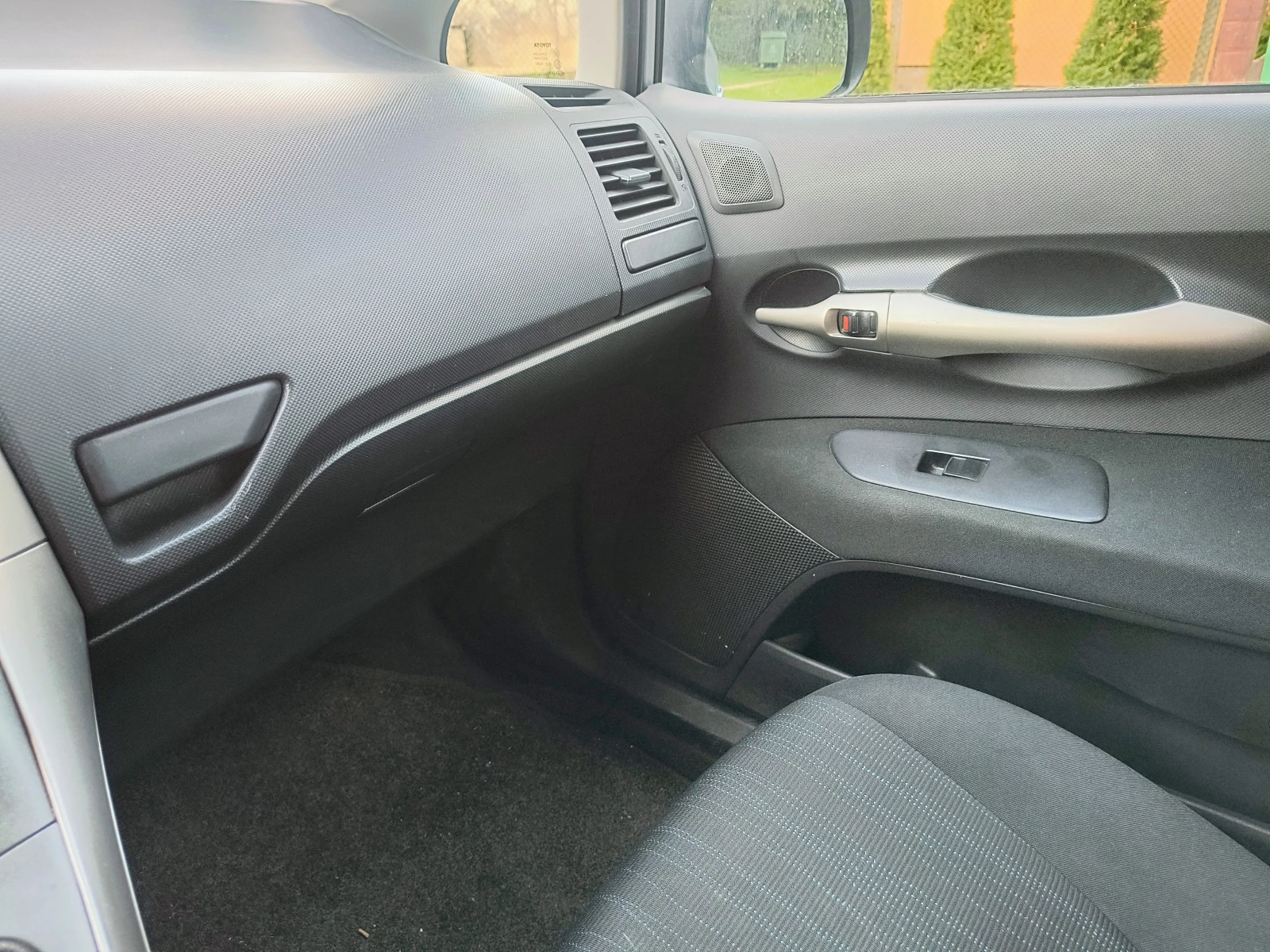 Toyota Auris 1.4 VVTI - изображение 9