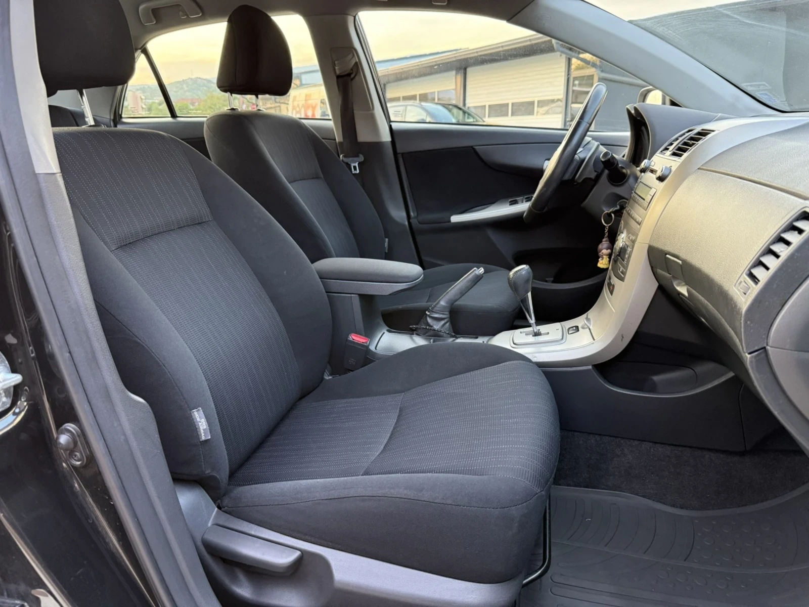 Toyota Corolla D4D Automatic  | Mobile.bg — изображение 14