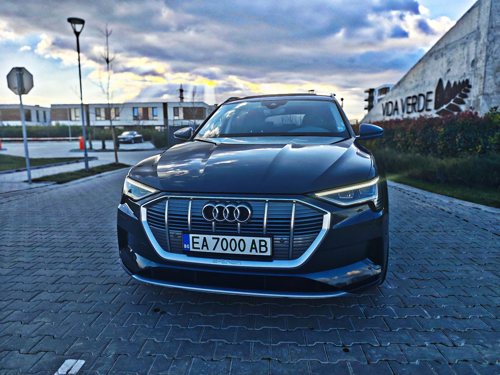 Audi E-Tron 50* ПАНОРАМА* КОЖА* ФУЛ* НОВА* 4х4* SOH95% - изображение 3
