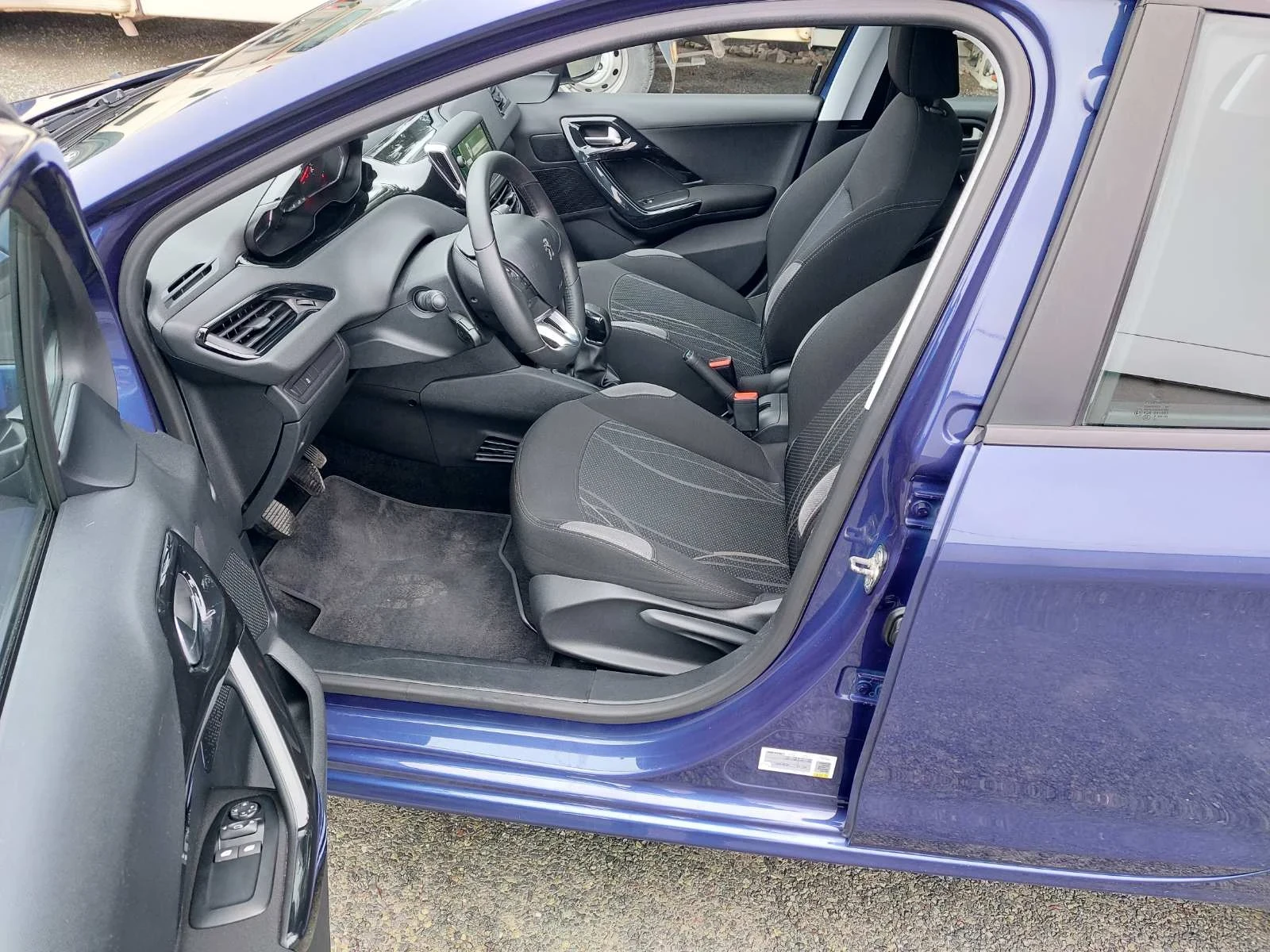 Peugeot 208 1.4Hdi - изображение 10