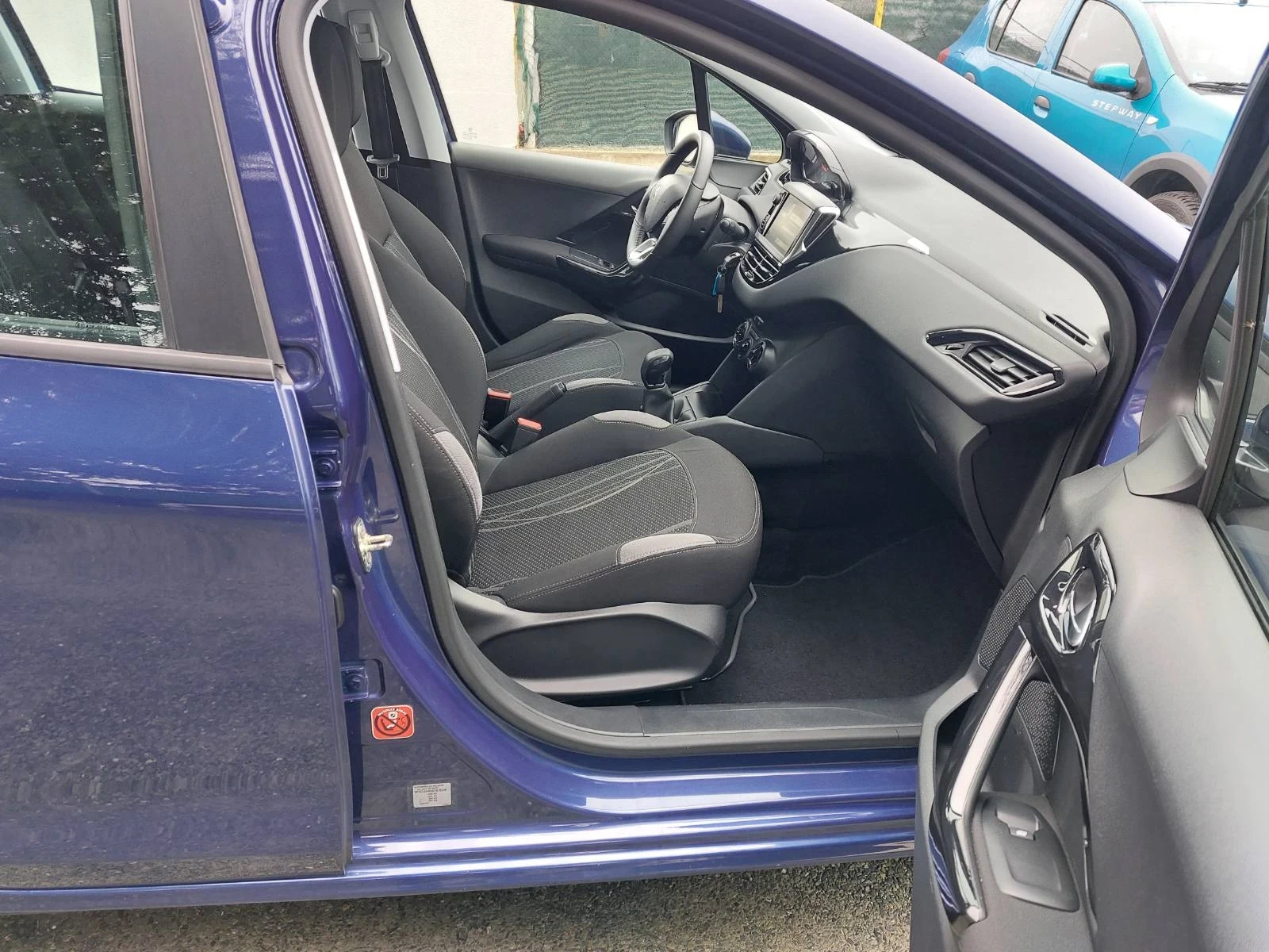 Peugeot 208 1.4Hdi - изображение 4