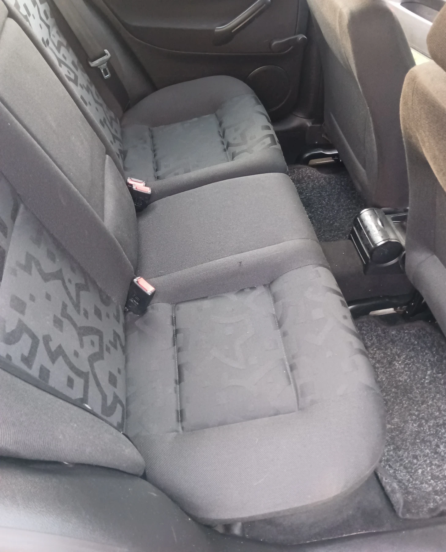 VW Golf 1.9 Tdi (90), снимка 8 - Автомобили и джипове - 54825687