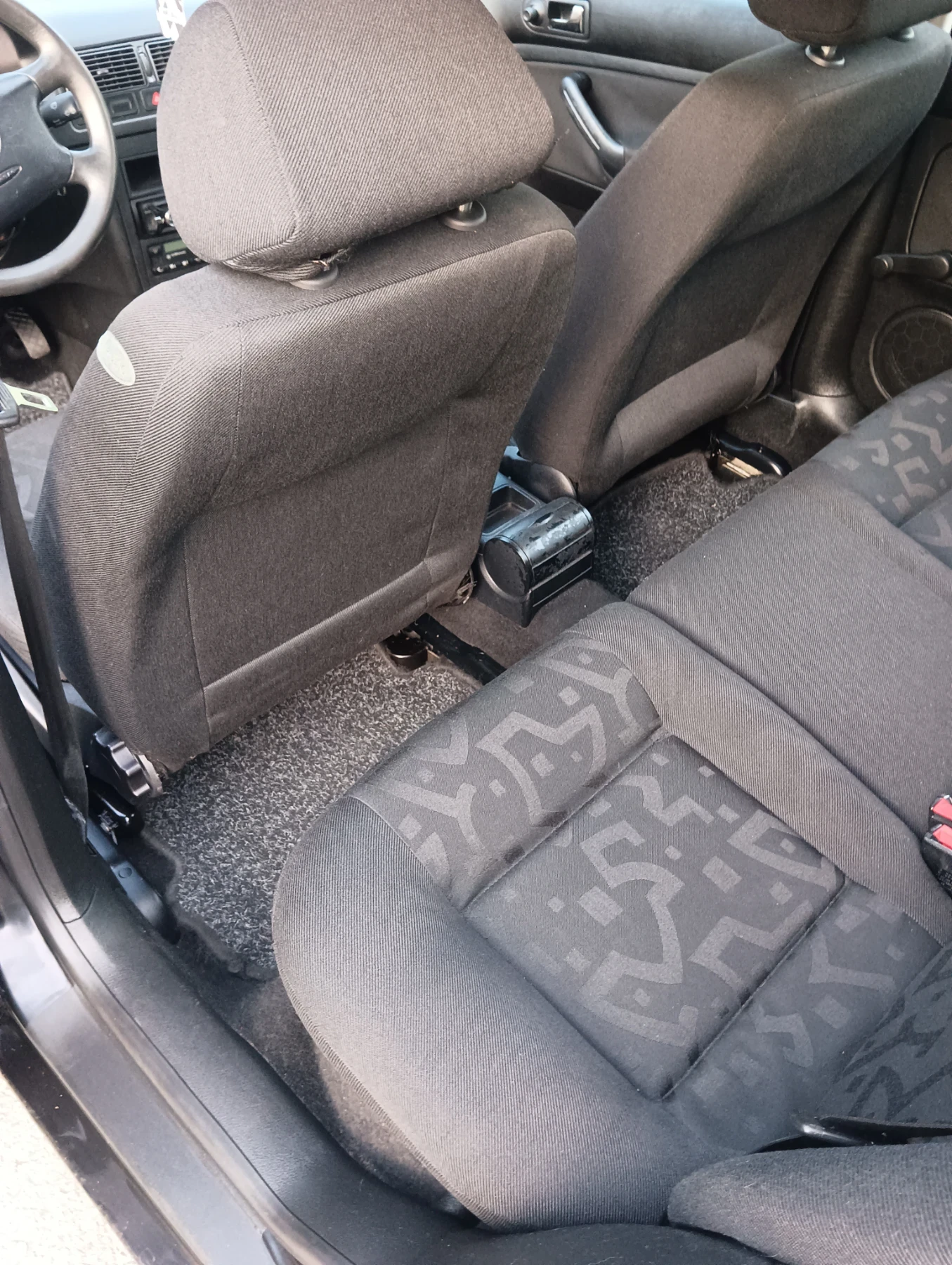 VW Golf 1.9 Tdi (90), снимка 9 - Автомобили и джипове - 54825687