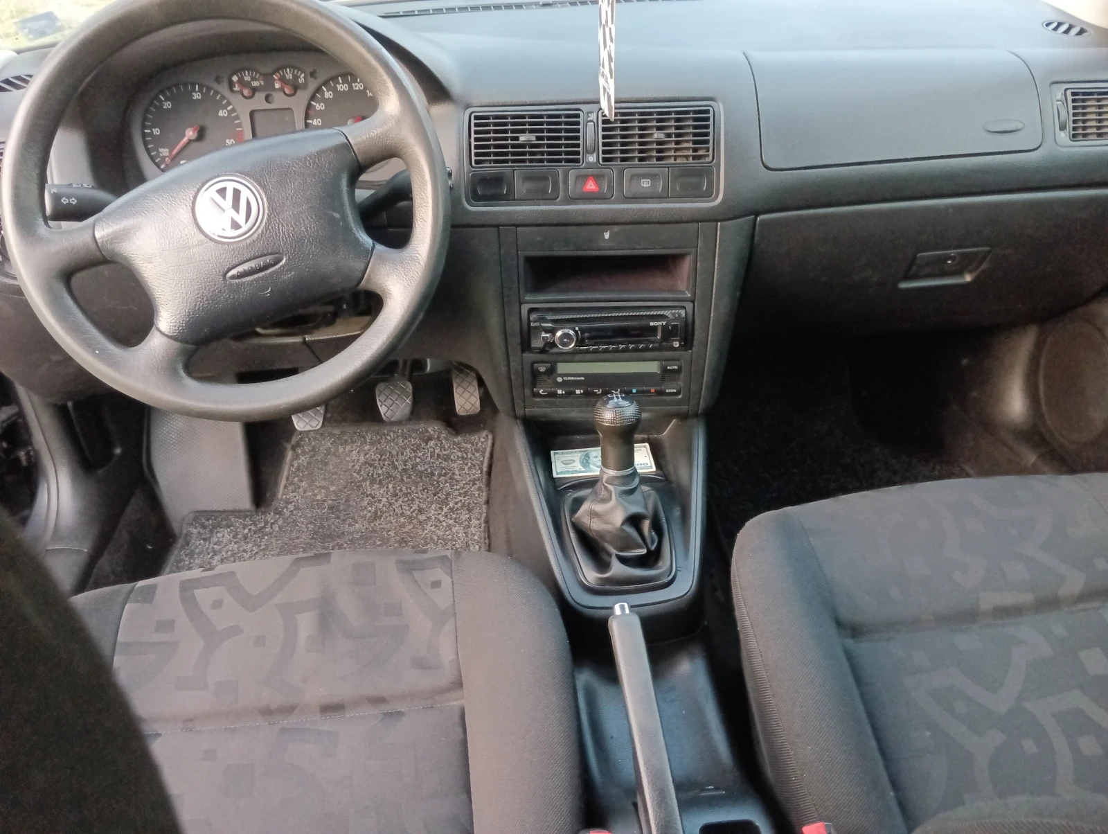 VW Golf 1.9 Tdi (90), снимка 4 - Автомобили и джипове - 54825687