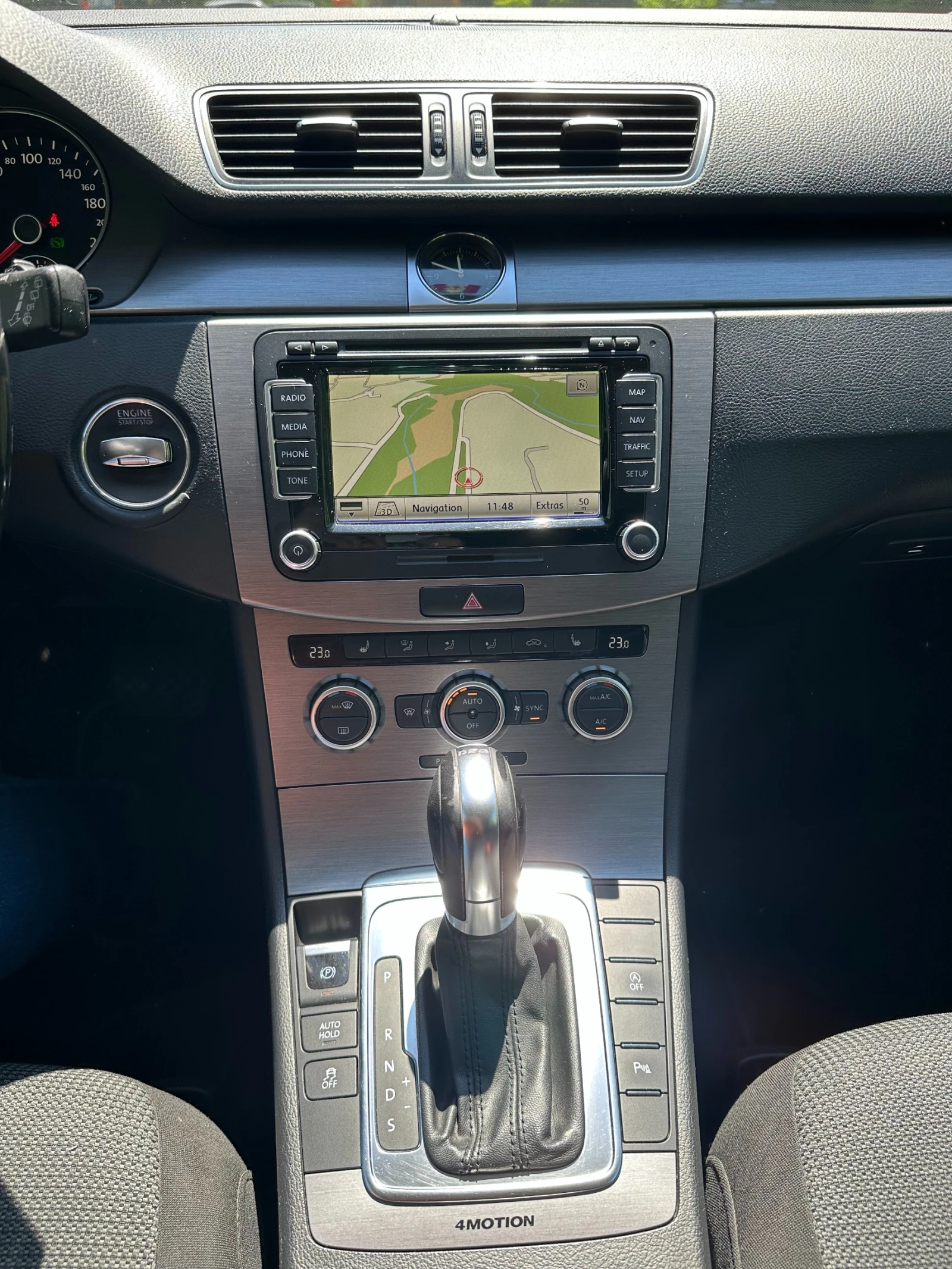 VW Passat 2.0 TDI 170 DSG6 4Motion, снимка 11 - Автомобили и джипове - 54913494