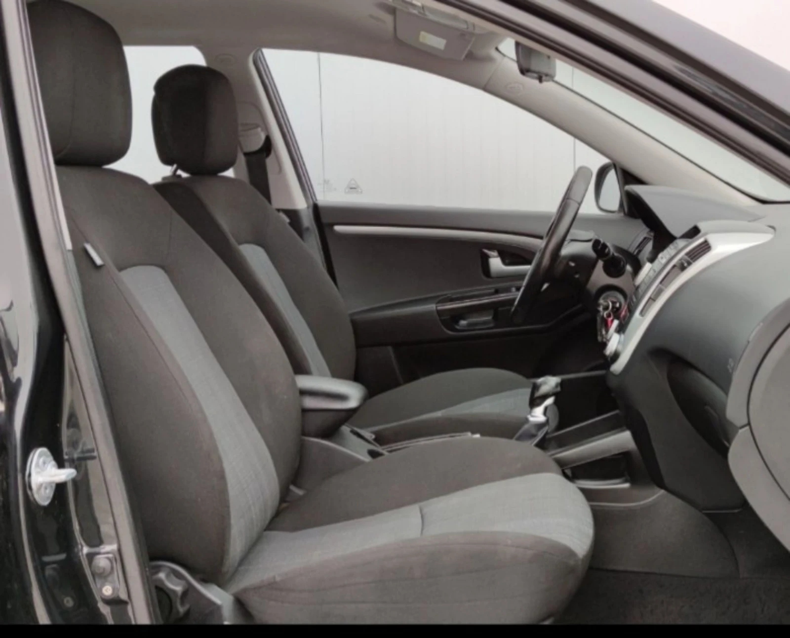 Kia Ceed 1.4 газ, снимка 7 - Автомобили и джипове - 55008053