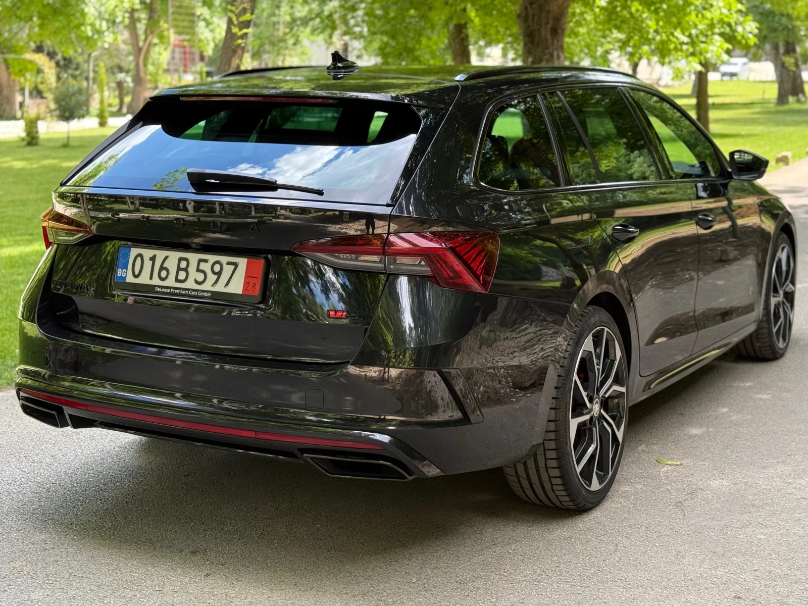 Skoda Octavia 2.0TDI* VRS* 4x4* MATRIX* CAM* DIST* HUB* FULL, снимка 4 - Автомобили и джипове - 54959253
