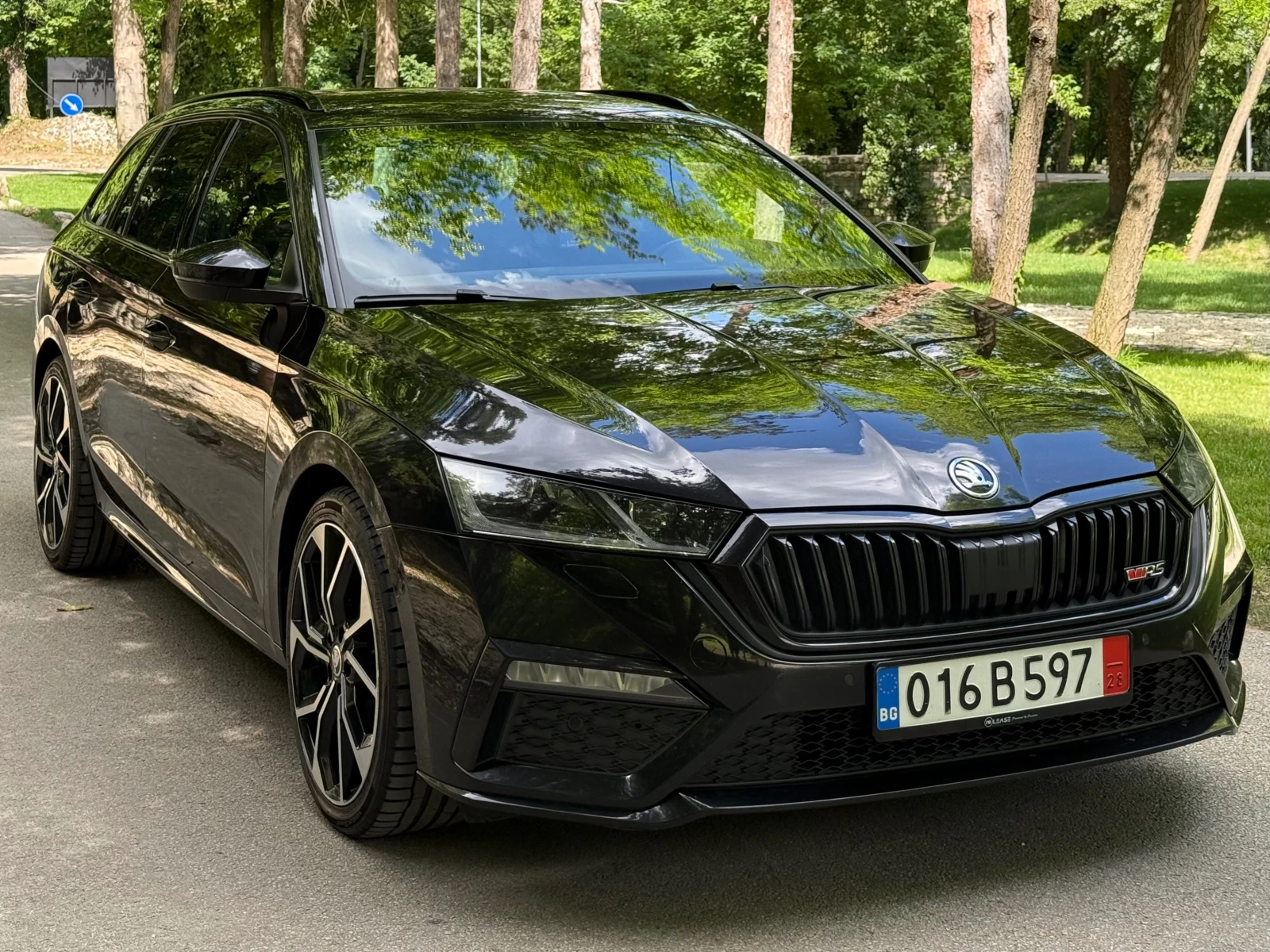 Skoda Octavia 2.0TDI* VRS* 4x4* MATRIX* CAM* DIST* HUB* FULL, снимка 3 - Автомобили и джипове - 54959253