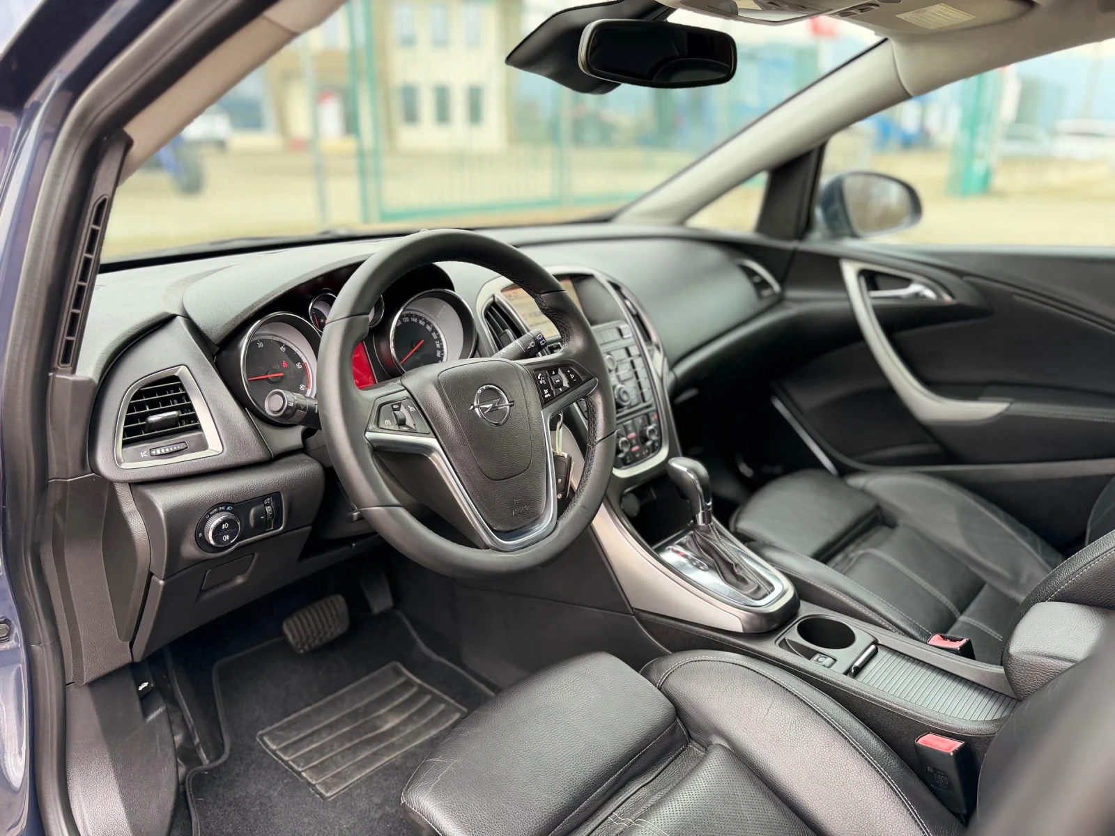 Opel Astra 2.0CDTI~160к.с~AVTOMAT~XENON~NAVI, снимка 9 - Автомобили и джипове - 54961458