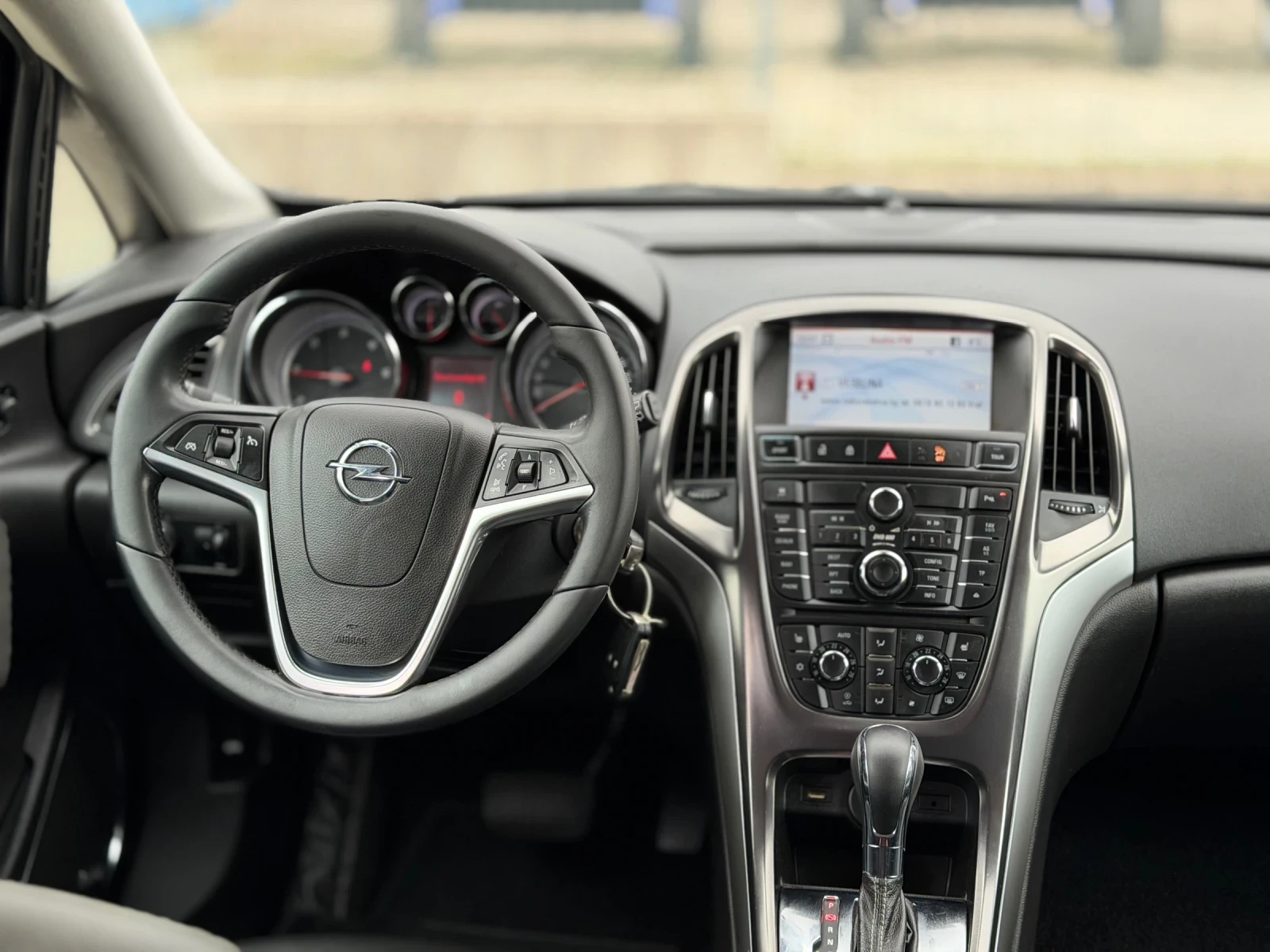 Opel Astra 2.0CDTI~160к.с~AVTOMAT~XENON~NAVI, снимка 10 - Автомобили и джипове - 54961458
