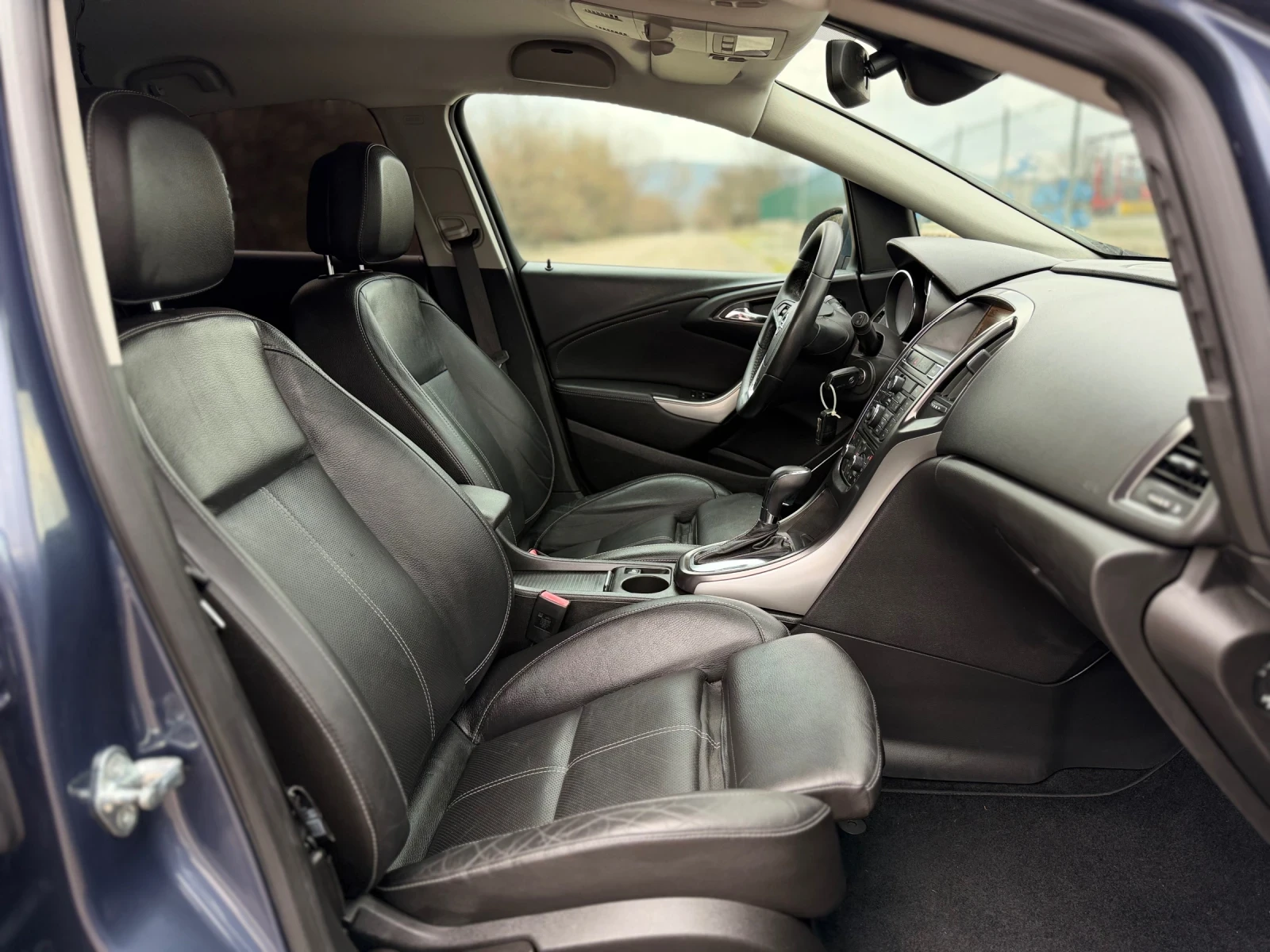 Opel Astra 2.0CDTI~160к.с~AVTOMAT~XENON~NAVI, снимка 12 - Автомобили и джипове - 54961458