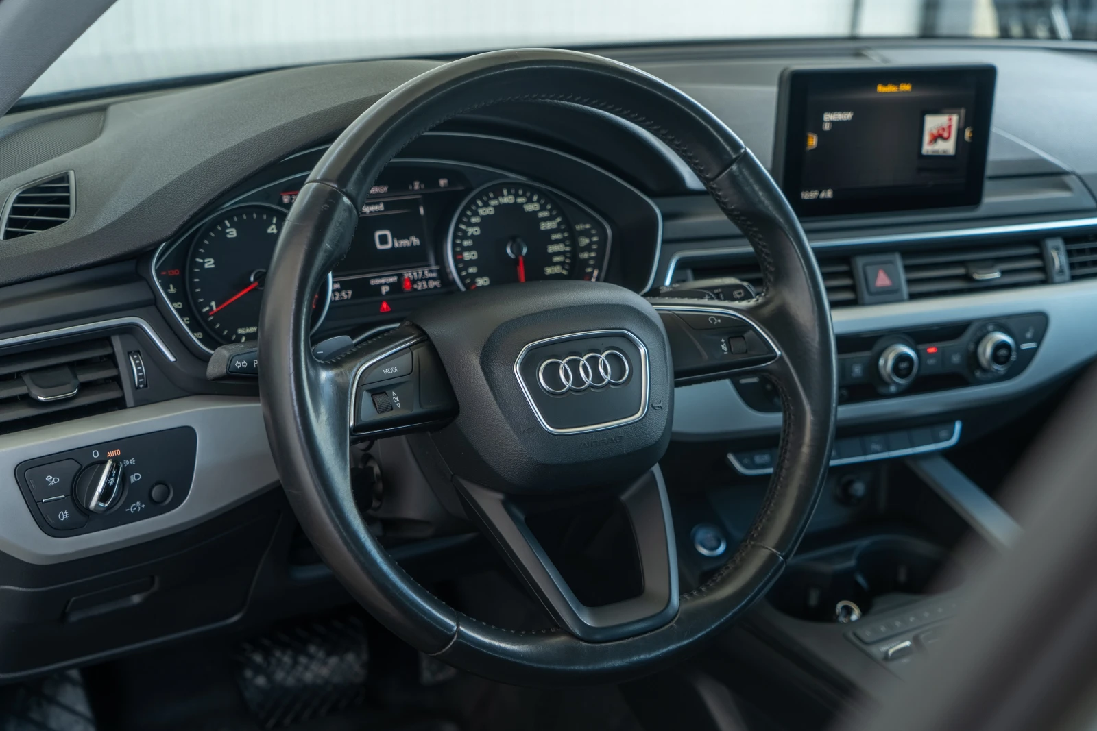 Audi A4 AVANT = QUATTRO = 2.0TDI = 190HP = TOP = ЛИЗИНГ, снимка 9 - Автомобили и джипове - 55292164