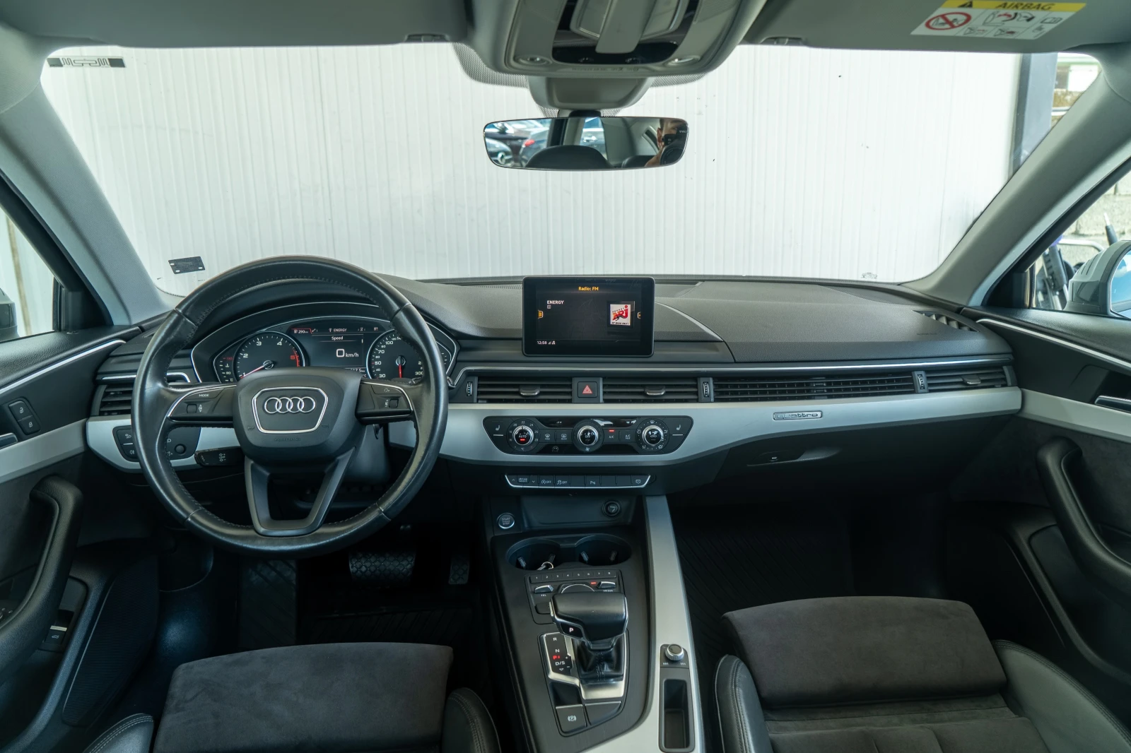 Audi A4 AVANT = QUATTRO = 2.0TDI = 190HP = TOP = ЛИЗИНГ, снимка 12 - Автомобили и джипове - 55292164