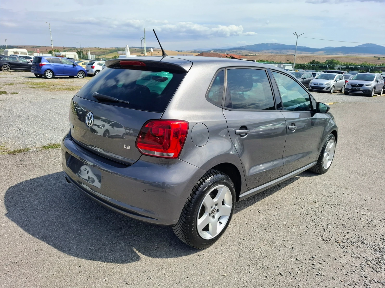 VW Polo 1, 4 бензин-Автоматик, снимка 4 - Автомобили и джипове - 55402159