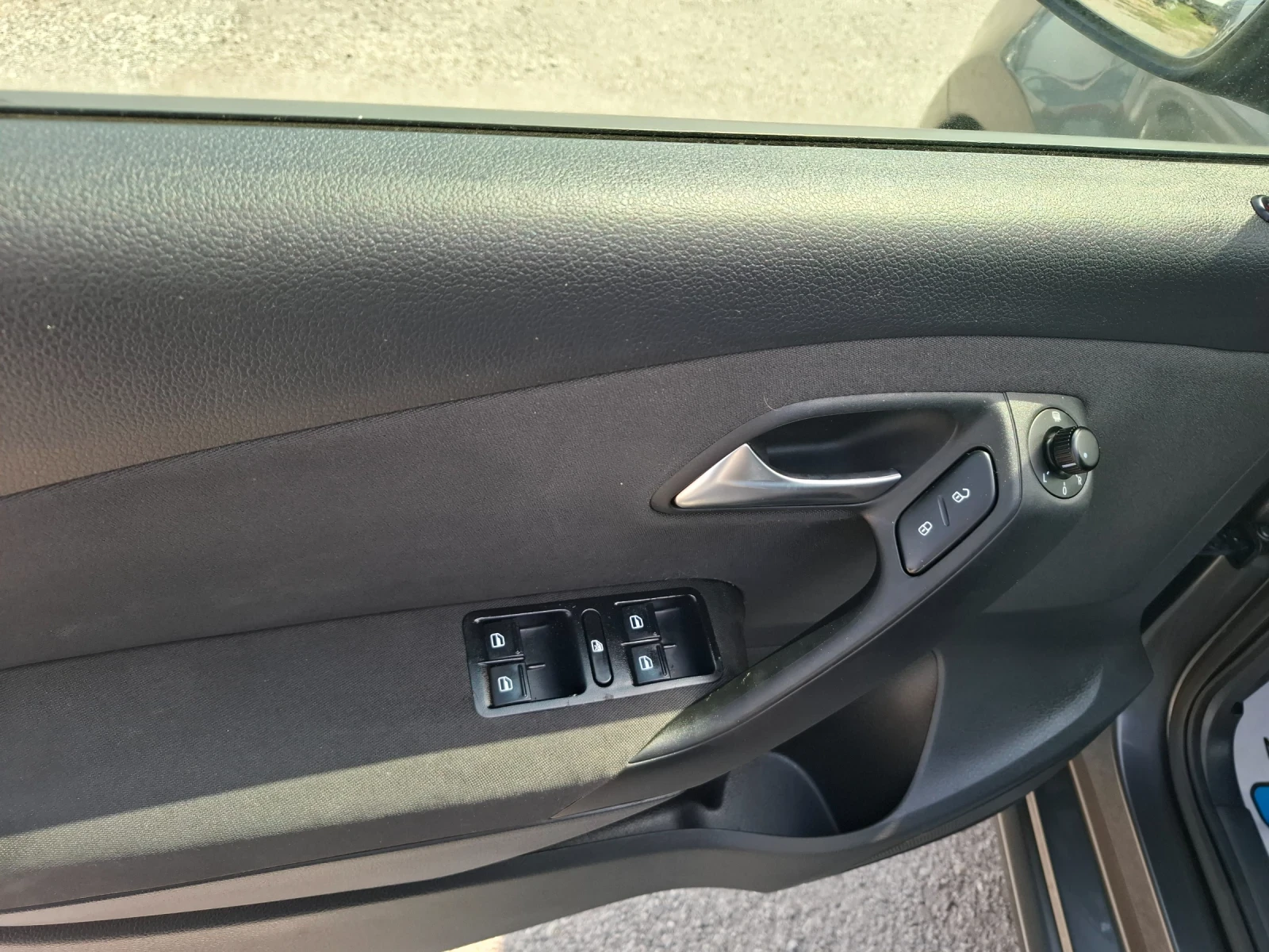 VW Polo 1, 4 бензин-Автоматик, снимка 11 - Автомобили и джипове - 55402159