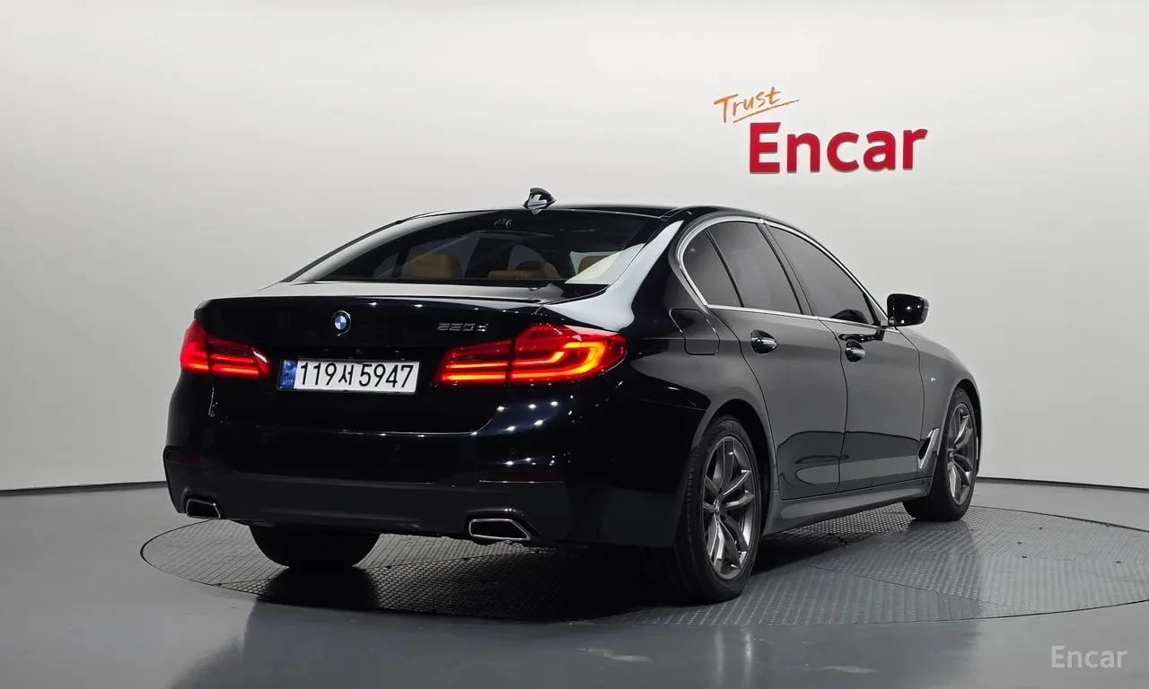BMW 520 * 520d M Sport package * ЦЕНА ДО БГ, снимка 2 - Автомобили и джипове - 55963436