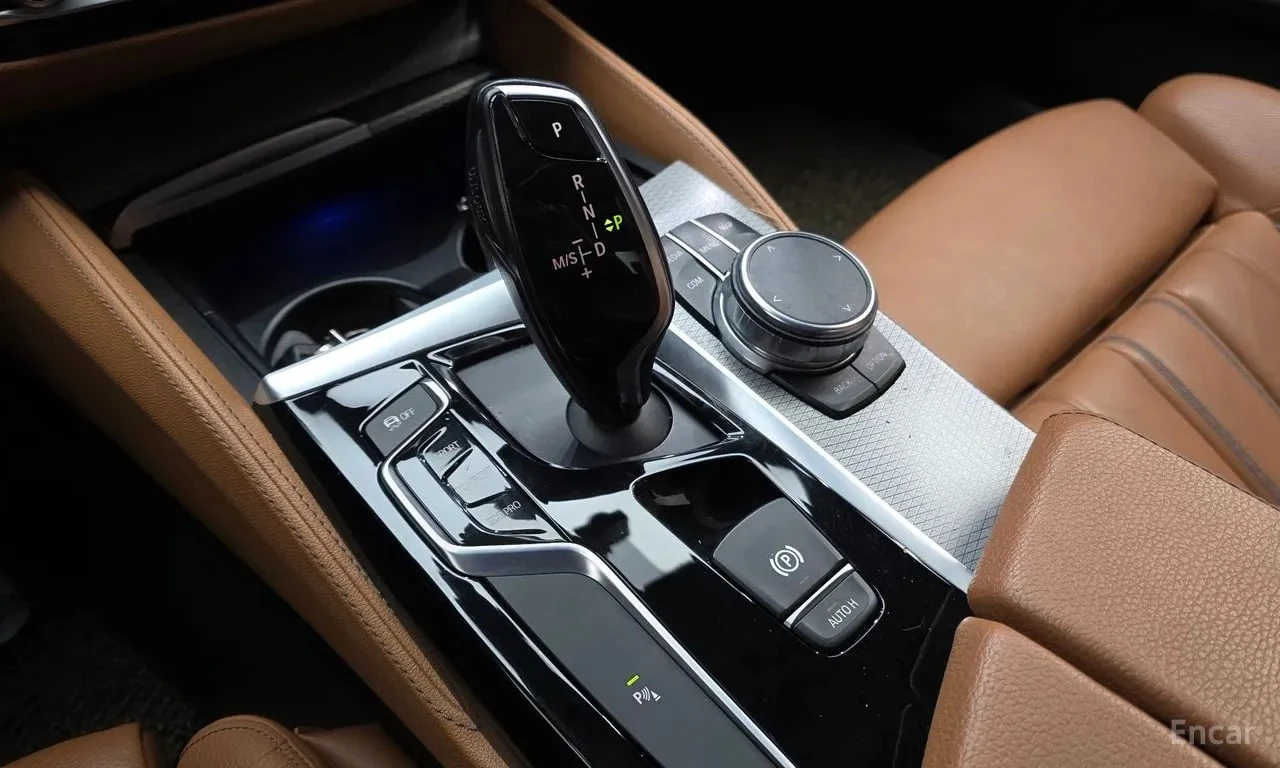 BMW 520 * 520d M Sport package * ЦЕНА ДО БГ, снимка 9 - Автомобили и джипове - 55963436