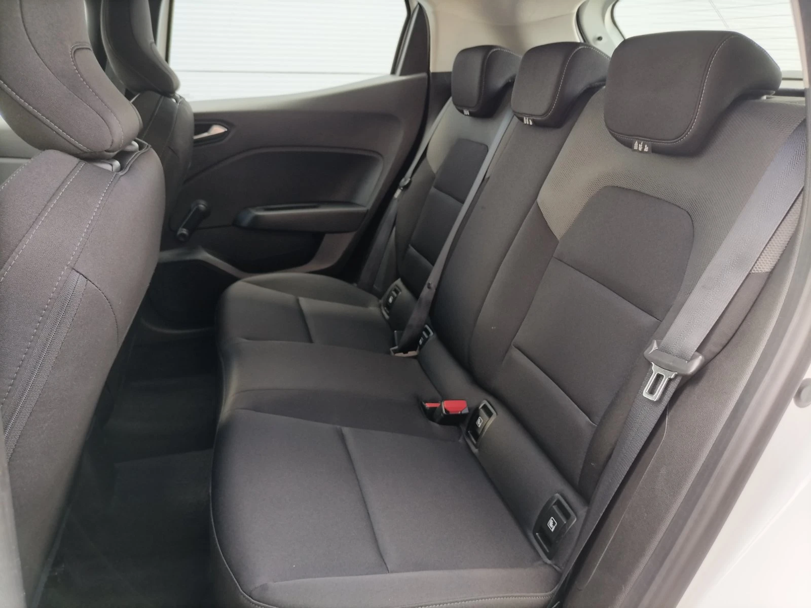 Renault Clio 1.0Tce/ 90к.с./Life/Капариран!, снимка 13 - Автомобили и джипове - 56180296