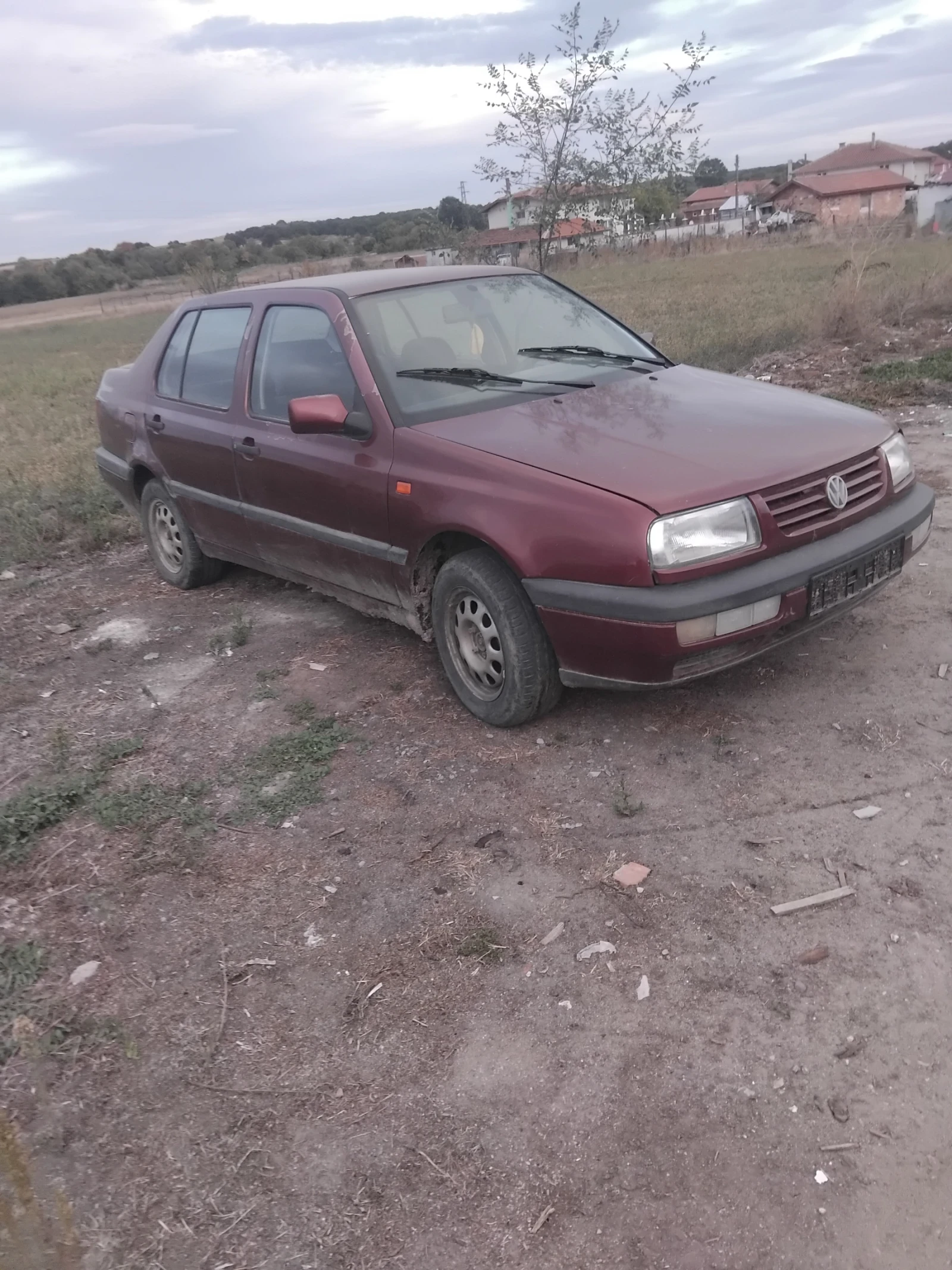 VW Vento, снимка 3 - Автомобили и джипове - 56453619