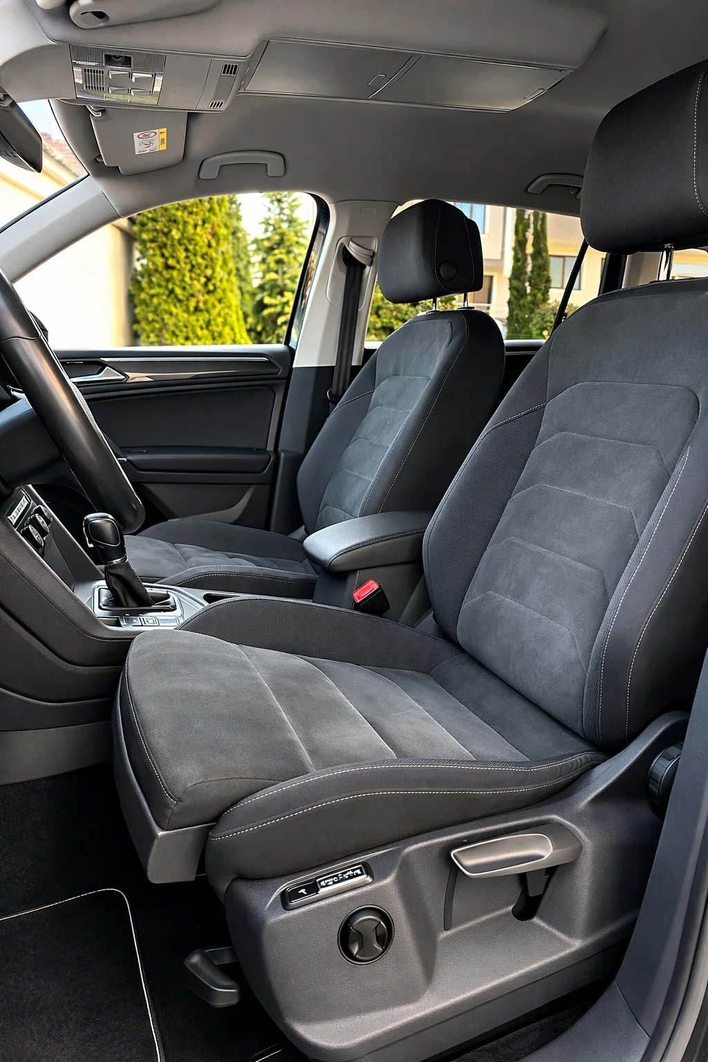 VW Tiguan Allspace 7 МЕСТЕН::DISTRONIK::DIGITAL::IQ LED LIGHT::, снимка 9 - Автомобили и джипове - 53866969