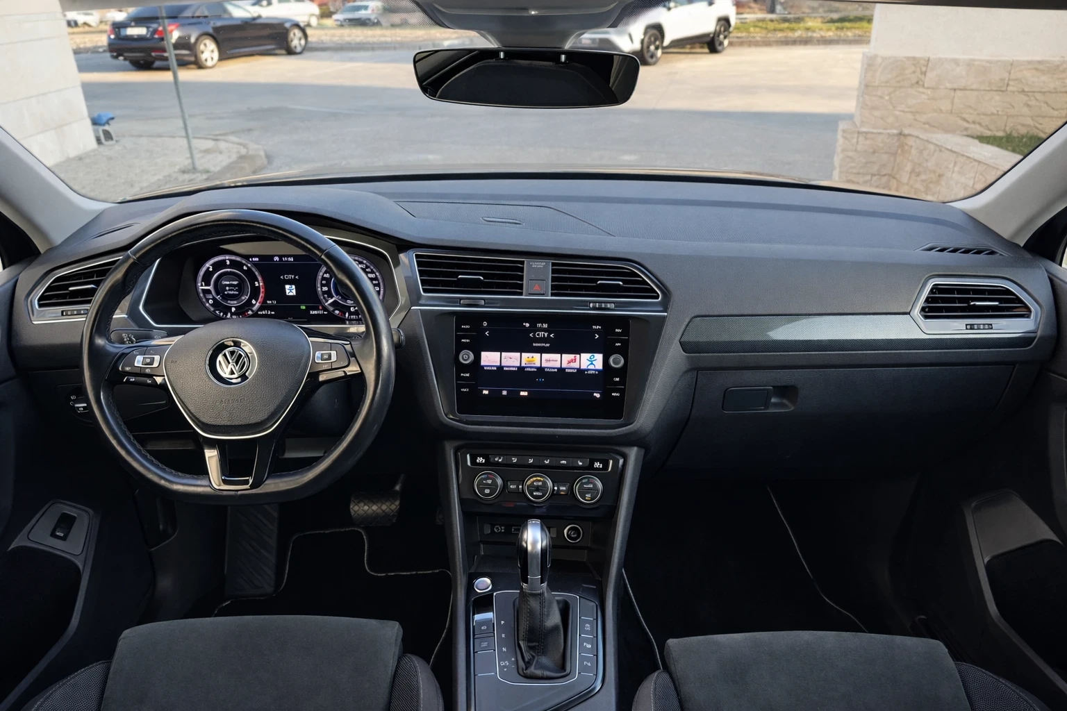 VW Tiguan Allspace 7 МЕСТЕН::DISTRONIK::DIGITAL::IQ LED LIGHT::, снимка 7 - Автомобили и джипове - 53866969