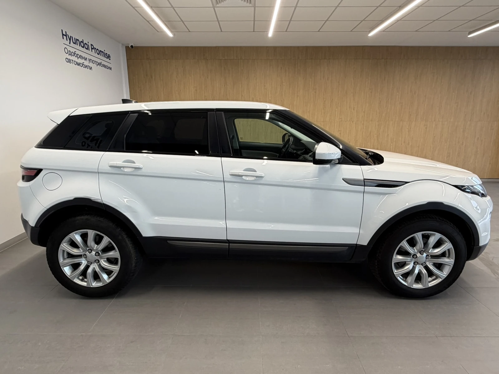 Land Rover Range Rover Evoque SE DYNAMIC AWD, снимка 6 - Автомобили и джипове - 54312386