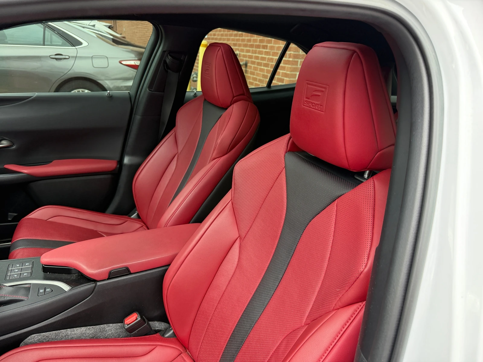 Lexus UX 250h F SPORT * * ��������� * * CARFAX * * ���� ������  | Mobile.bg � ����������� 11