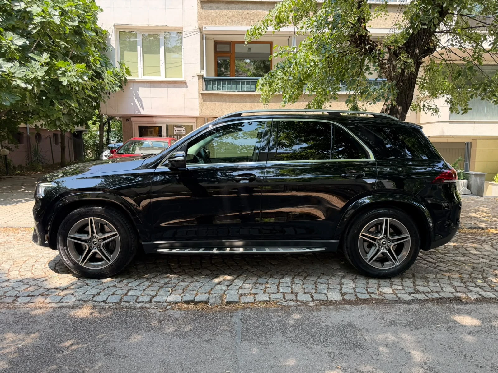 Mercedes-Benz GLE 300 d 4MATIC AMG Line, снимка 3 - Автомобили и джипове - 55174994