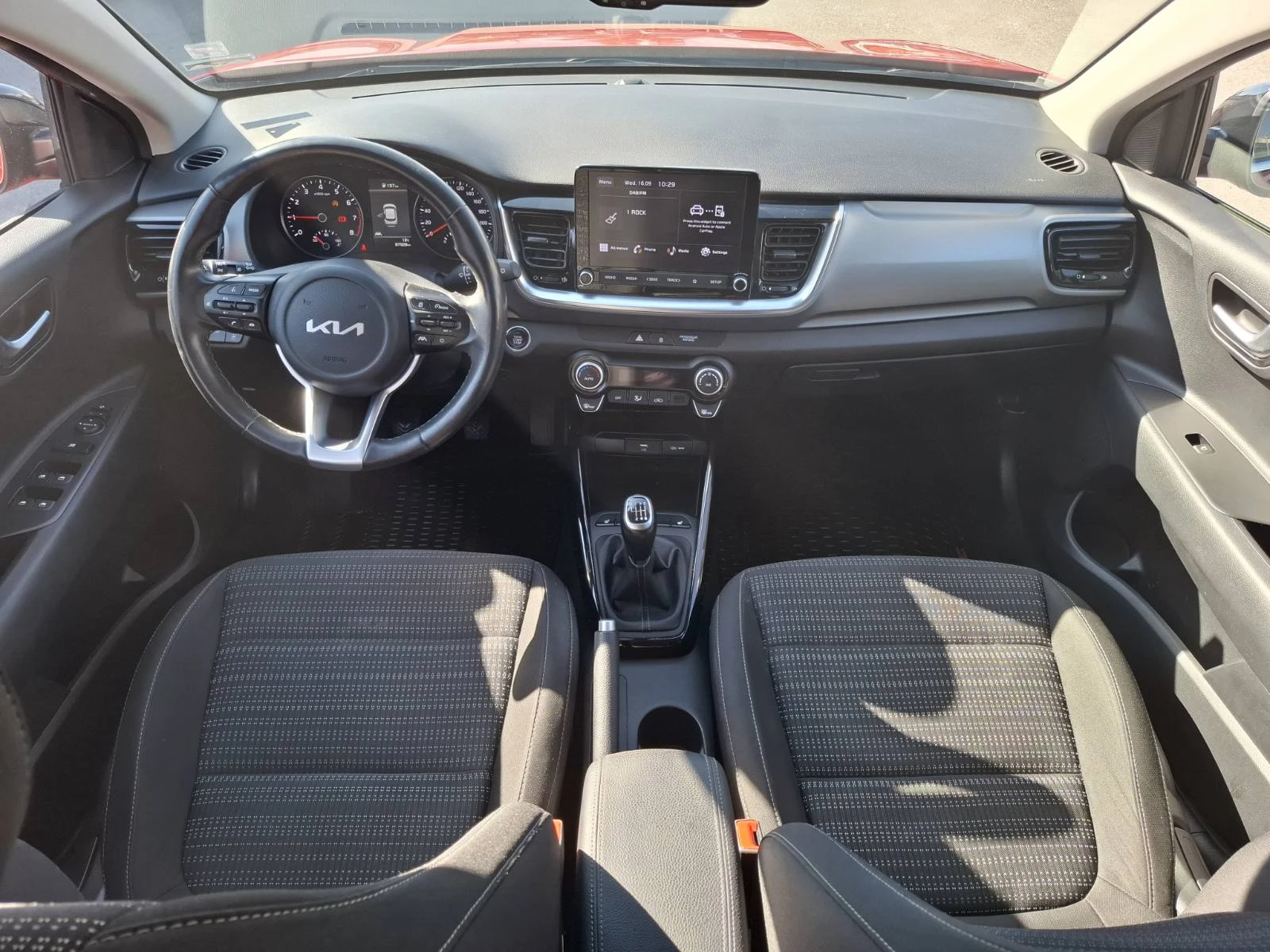 Kia Stonic 1.0 Турбо Гаранция, снимка 8 - Автомобили и джипове - 56110548