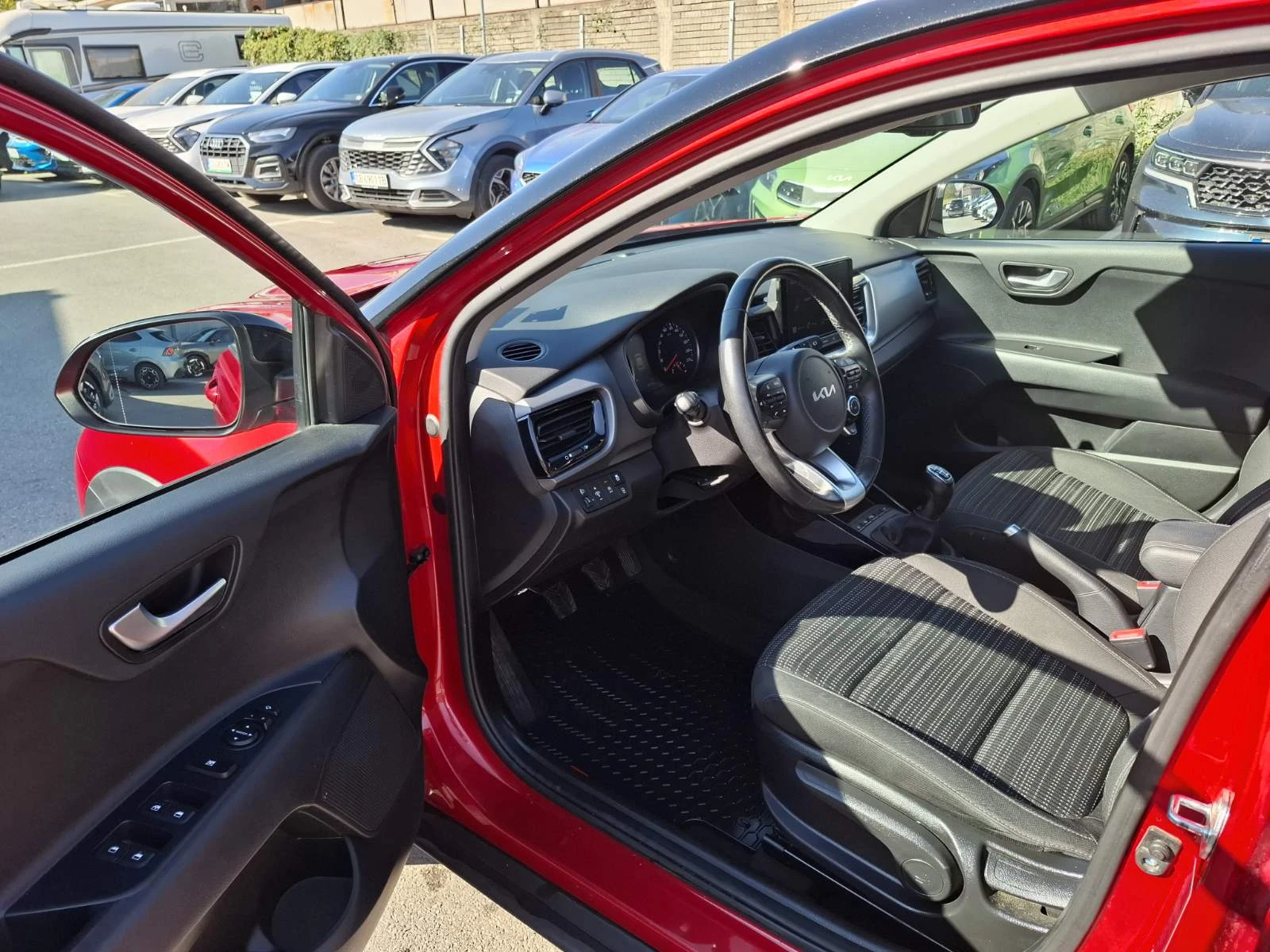 Kia Stonic 1.0 Турбо Гаранция, снимка 9 - Автомобили и джипове - 56110548