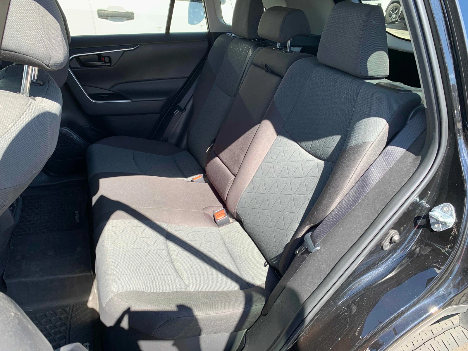 Toyota Rav4 * Hybrid LE * CARFAX * БЕЗ ПЪРВОНАЧАЛНА ВНОСКА, снимка 11 - Автомобили и джипове - 56149801